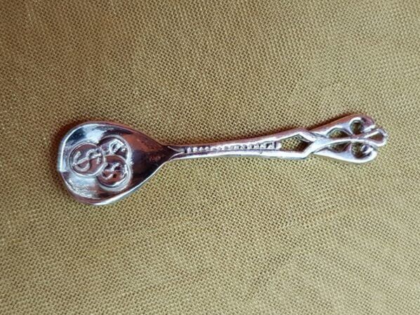 Silver cloth spoon promotes cash flow