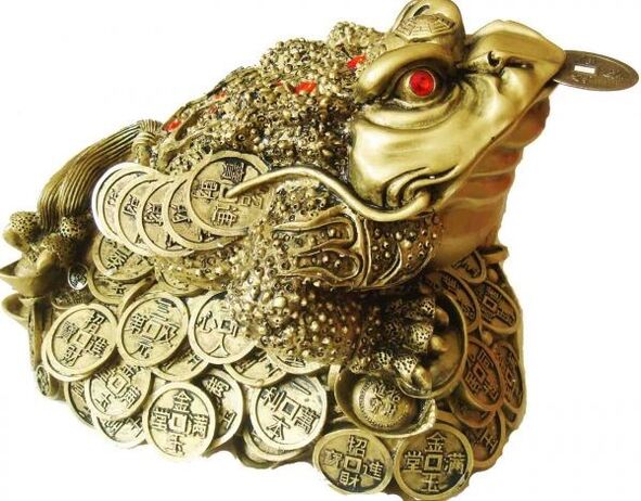 The three-legged frog will bring steady prosperity and good luck to the house. 