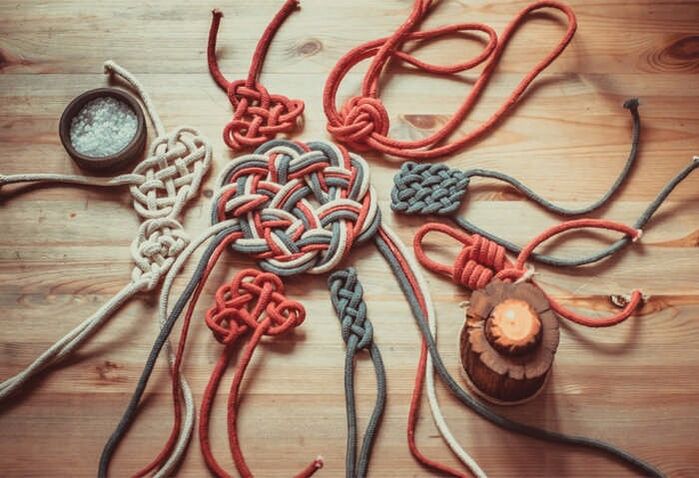 homemade amulets for money from yarn